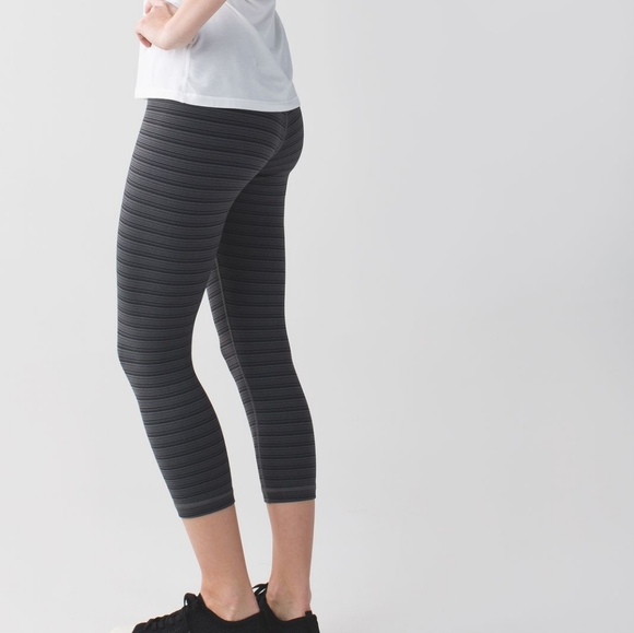 Lululemon Wunder Under crop leggings - Picture 3 of 13